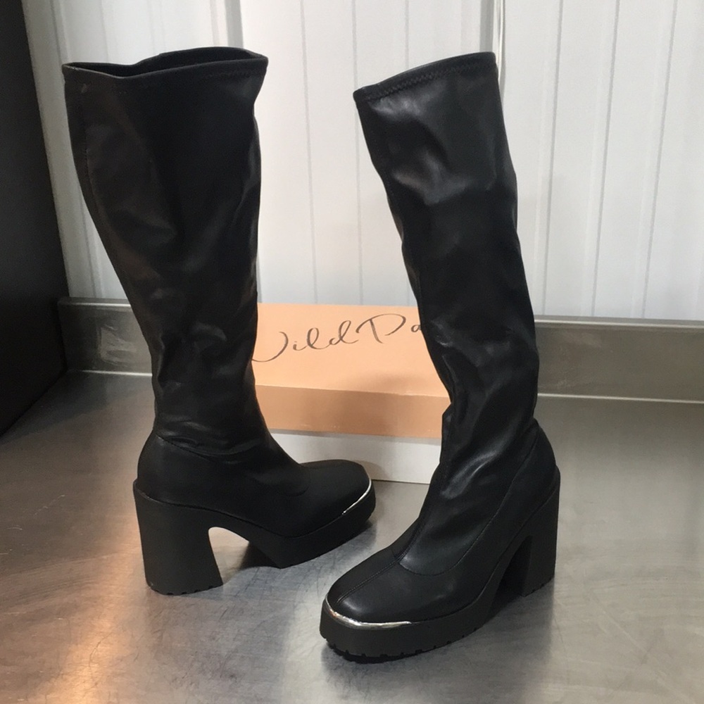 New WB Woman’s‎ Wild Pair Black Knee-High Boots